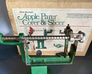 Vintage White Mountain Apple Parer, Corer & Slicer
