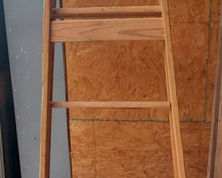 Cupram 6’ Wood Ladder, Like New
