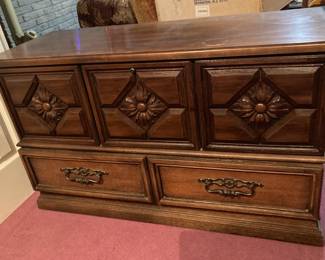 Vintage Lane Cedar Chest w/Drawer

