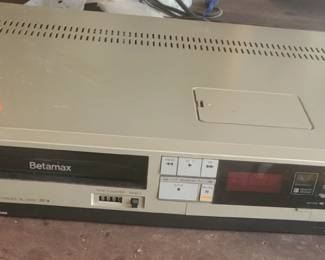 Sony SL-2400 Betamax Tape Player Recorder
