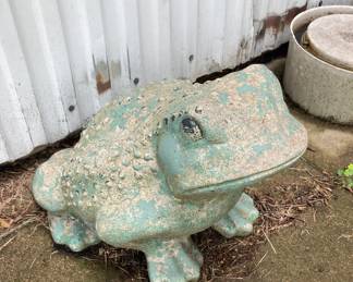 Large Heave Concrete Frog Yard Deco
