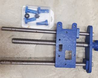 Front Woodworking Vise w/Guide Bars
