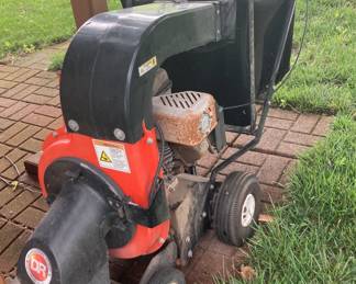 DR Leaf Vacuum with Stick Chipper
