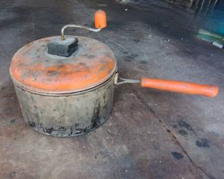 Vintage Stove-top Aluminum Popcorn Popper
