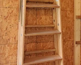 Bauer 8’ Heavy Duty Wood Step Ladder, Like New
