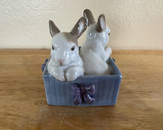 Nao Lladro “Bunny Surprise" Figurine - #575