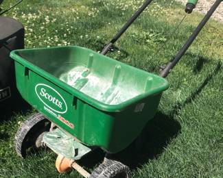 Scott’s Speedy Green 3000 Lawn Spreader
