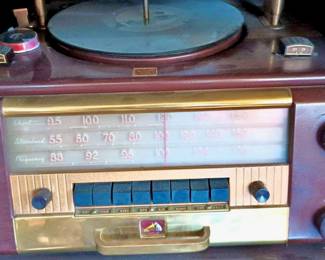 Circa 1948 -RCA Victor Crestwood Victrola Record Player - Model 612V4