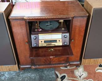 Circa 1948 -RCA Victor Crestwood Victrola Record Player - Model 612V4, Pair JVC Oak Veneer Floor Speakers - SP-97