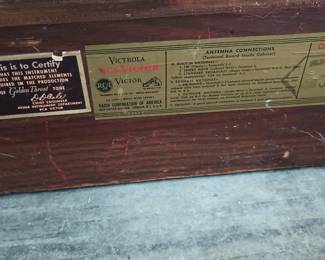 Circa 1948 -RCA Victor Crestwood Victrola Record Player - Model 612V4