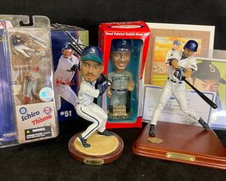 Seattle Mariners Ichiro Bobble Heads Danbury Mint Figure And Topps Gallery Card