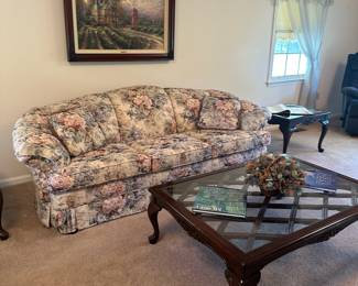 Beautiful Floral Sofa and Love Seat Beautiful Table set, 2 side tables and coffee table