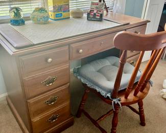 American Style Kneehold Desk with Chair