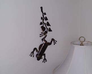 Frog wall decor 