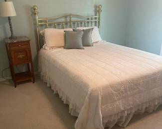 Brass bed (queen).