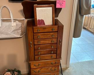Jewelry chest made of oak