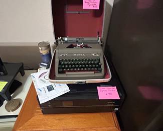 Vintage Royal Typewriter in case