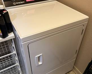 Speed Queen, heavy duty dryer commercial