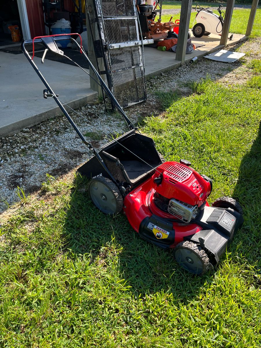 Craftsman self-propelled 21” lawnmower with bagger. Excellent!