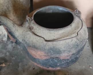 Cast iron pot