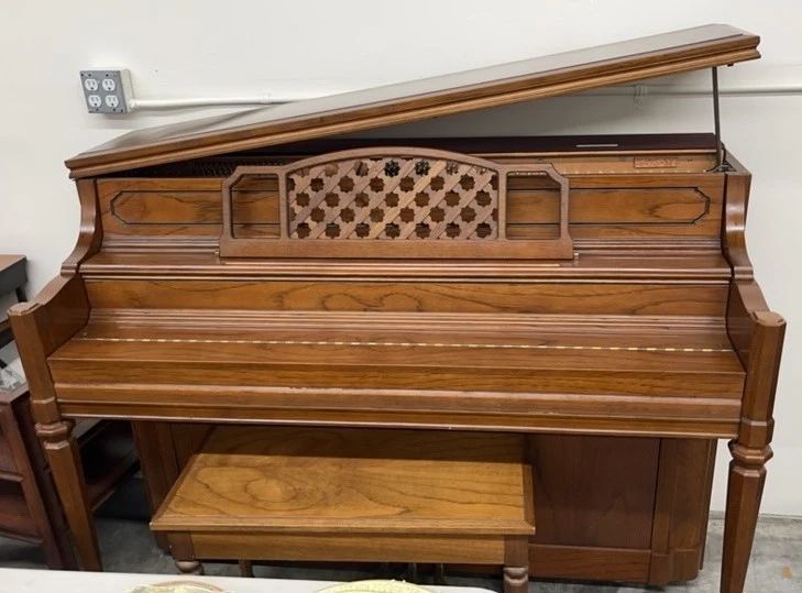 CT415VKawai Console Piano