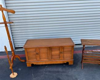 CT646Lane Cedar Chest And Assessories