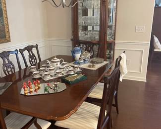 Beautiful Dining Room Suit with 8 chairs and two extender inserts. 
