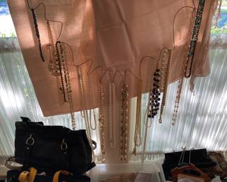 Only 2-3 pieces left now ...