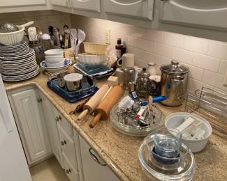 Some Pyrex is new, Zwilling bread knife, ...