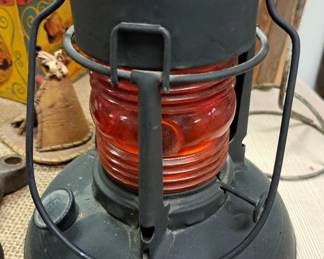 Dietz #40 lantern with handle