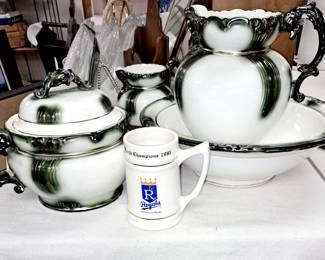 Vintage chamber pot set