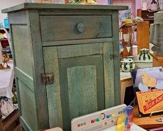 Green lamp table w/ drawer