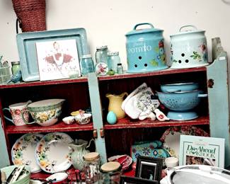 "Pioneer Woman" kitchen items