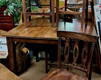 High top table w/ 4 chairs