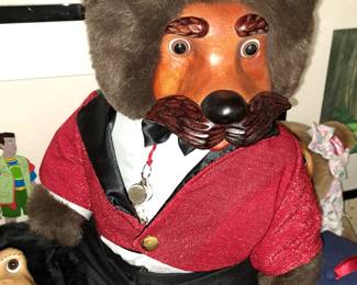 "Ringmaster" with box