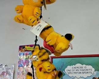 Part 2 of 2 Garfield collectors sale. All new selection of Garfield collectibles from seriou Garfield collector. 