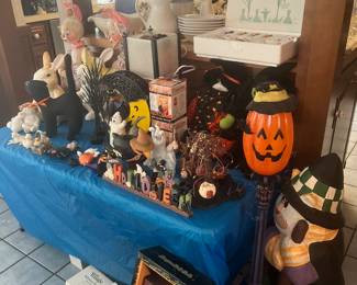 Holiday Decor - so cute - and Halloween is 2 months away!!!! 