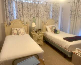 Twin beds / mattresses / end table 
