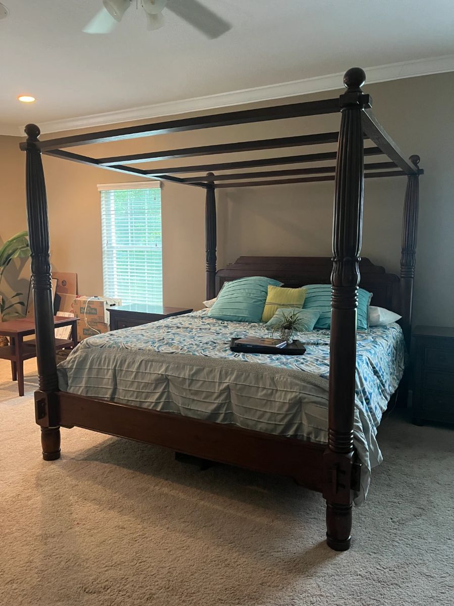 King size Cindy Crawford 4 poster bed