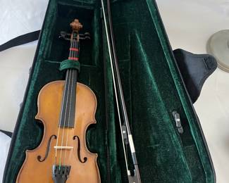 Cremona Violin with bow and case