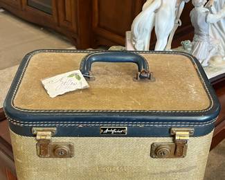 Vintage Amelia Earhart Traincase
