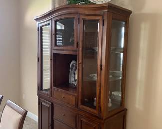 American Signature lighted display cabinet