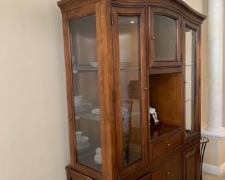 American Signature lighted display cabinet