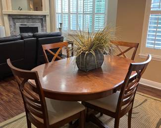 Dining table w/4 chairs