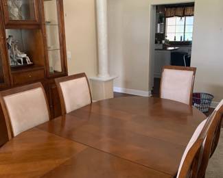 Dining table w/6 chairs