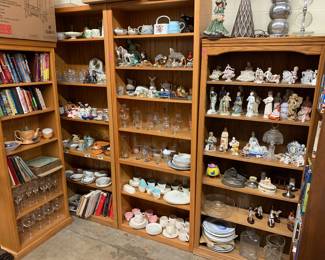 All items on bookshelves $1 each
Books, beer glasses, mcm China etc.