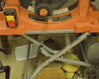Rigid folding table saw 