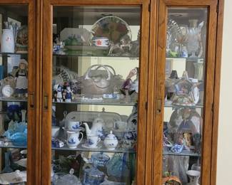 DREXEL China cabinet - full of DELFT