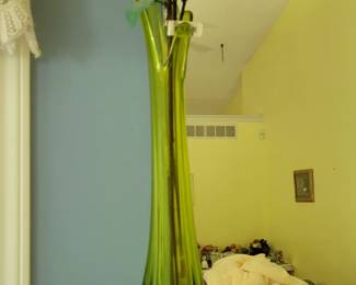 Mcm swung vase