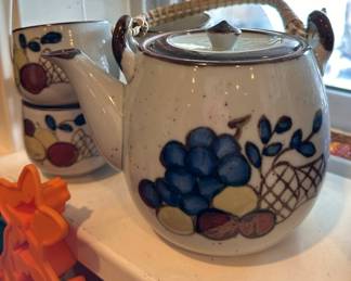 Fruit/Floral Stoneware Teapot with Two Tea Cups